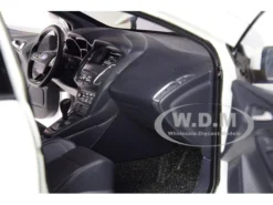 2016 Ford Focus RS Frozen White 1/18 Model Car By Autoart -SOLIDO Shop 72951 3 07698.1572632396.1280.1280